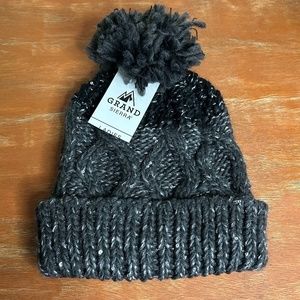 GRAND Sierra Ladies One Size Fits Most New With Tags Gray Pom Pom Beanie (1352)